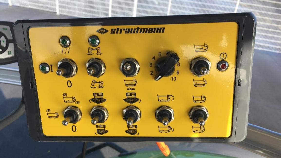 Strautmann-ovladani-E-control.jpg